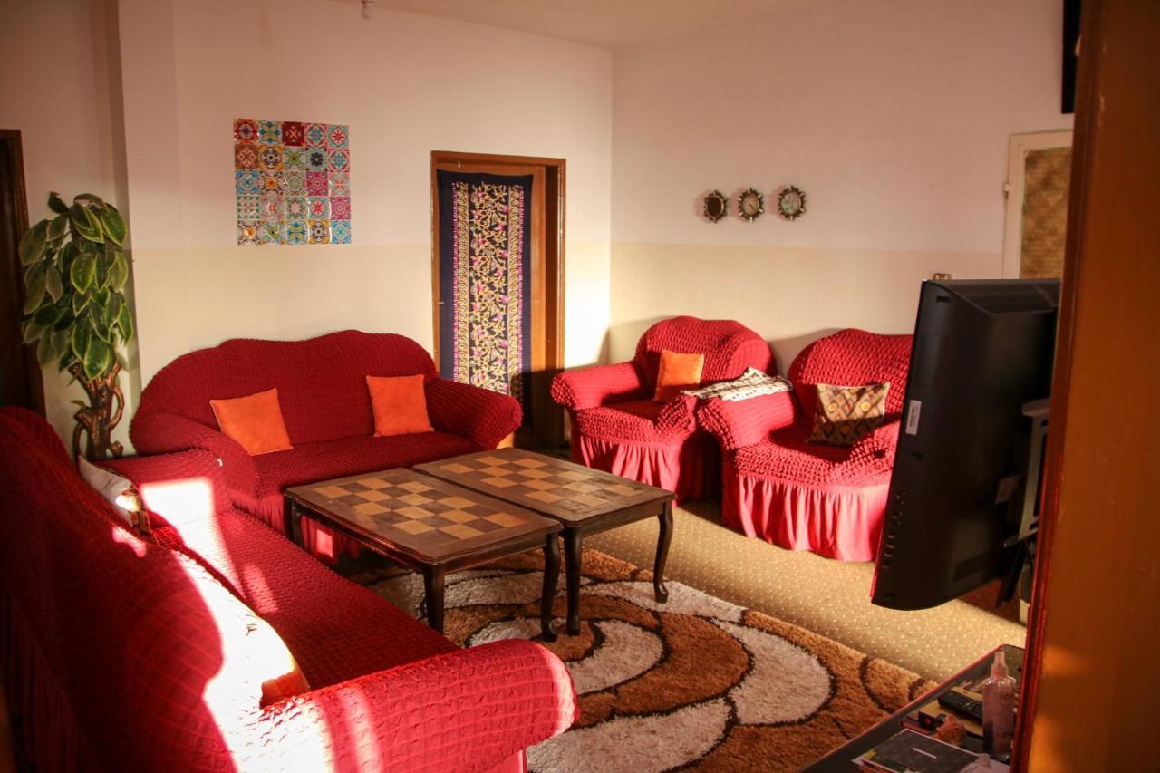 Petra Family House Bed & Breakfast Exterior photo